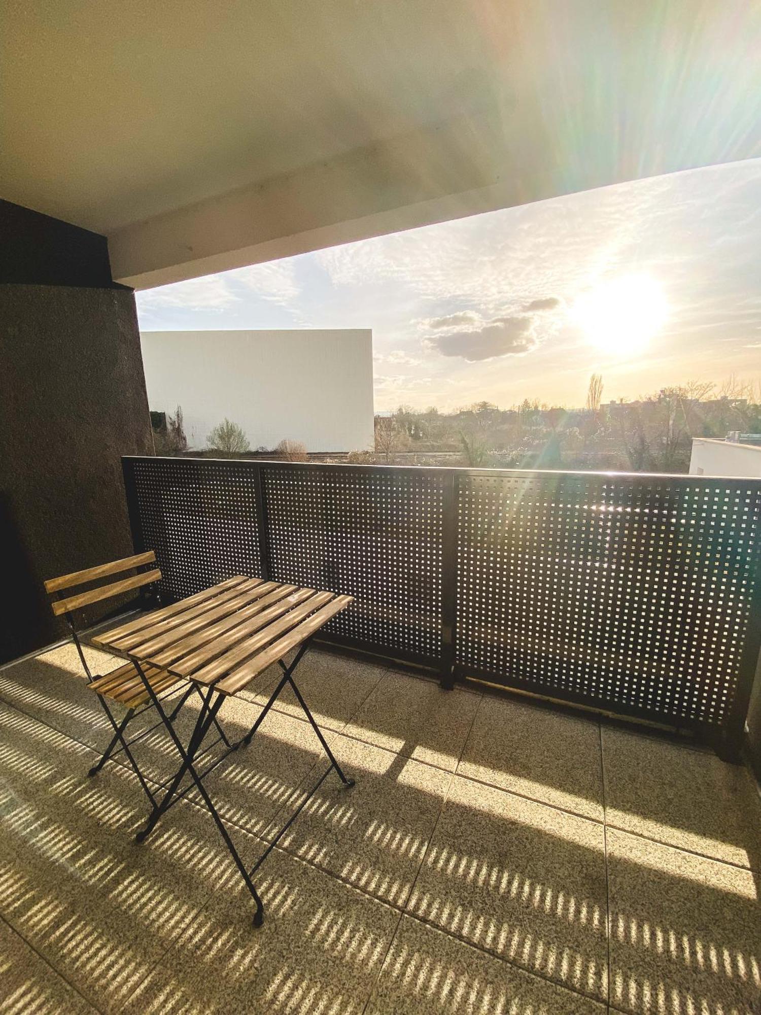 Le Hesingue- Near Airport, Swiss & German Board Apartment